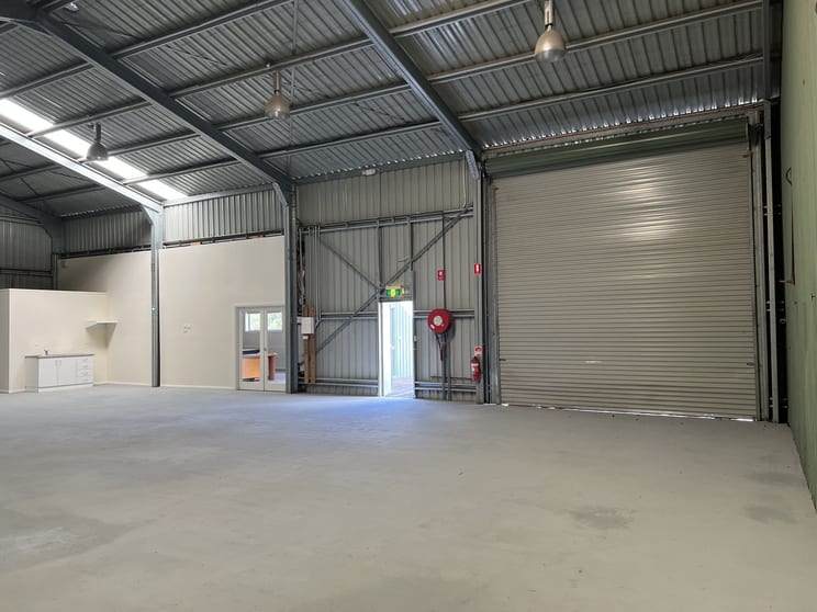 Click to view all images 2/7 Gesham Way Bomaderry NSW 2541 - Image 2