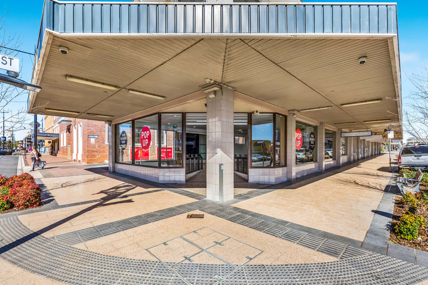 Click to view all images A/210 Margaret Street Toowoomba City QLD 4350 - Image 2
