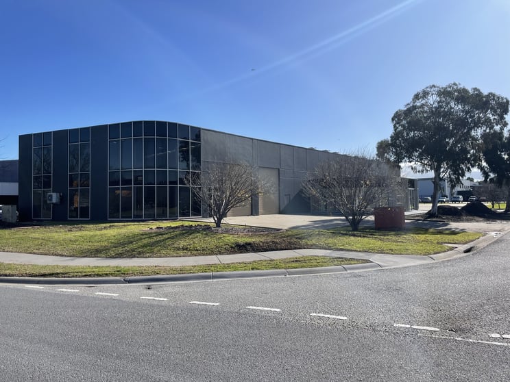 Click to view all images 73 Malcolm Road Braeside VIC 3195 - Image 1