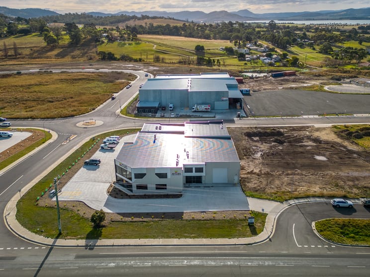 Click to view all images 4/2 Railway Court Cambridge TAS 7170 - Image 1