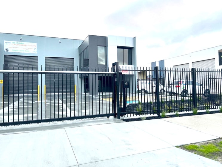 Click to view all images 19 Futures Road Cranbourne West VIC 3977 - Image 3