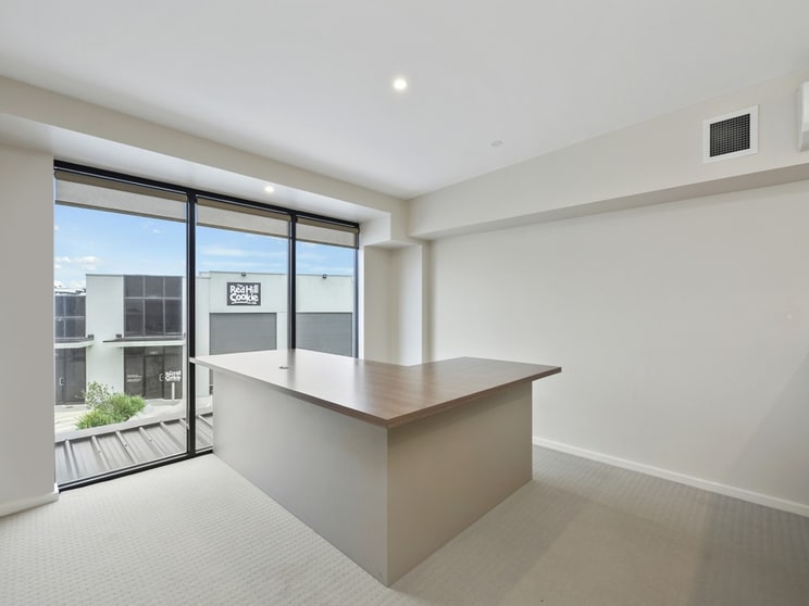 Click to view all images 11/5 Satu Way Mornington VIC 3931 - Image 3