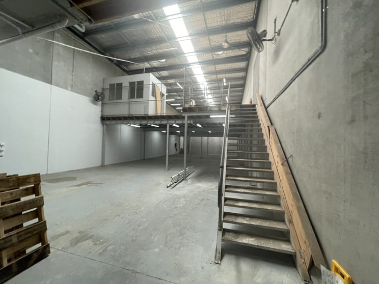 Click to view all images 1/35 Mangrove Lane Taren Point NSW 2229 - Image 2