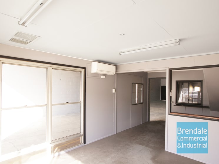 Click to view all images Unit 4/14 Belconnen Cres Brendale QLD 4500 - Image 2