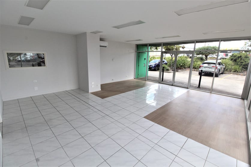 Click to view all images 12A/189 Anzac Avenue Harristown QLD 4350 - Image 2