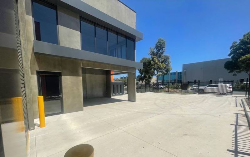 Click to view all images A & B/5 Makland Drive Derrimut VIC 3026 - Image 2