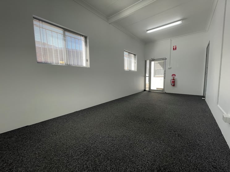 Click to view all images 3/37 Princes Highway Fairy Meadow NSW 2519 - Image 1