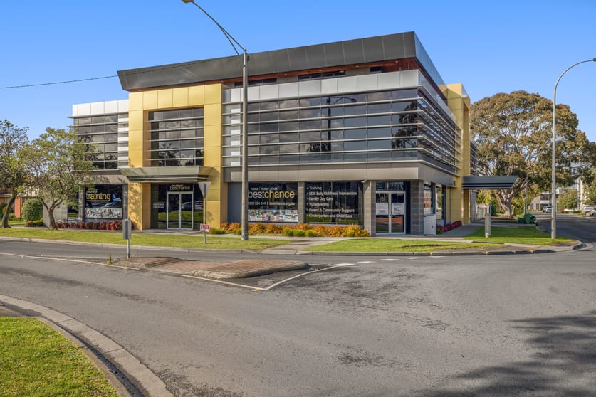 Click to view all images 48 John Street Pakenham VIC 3810 - Image 2