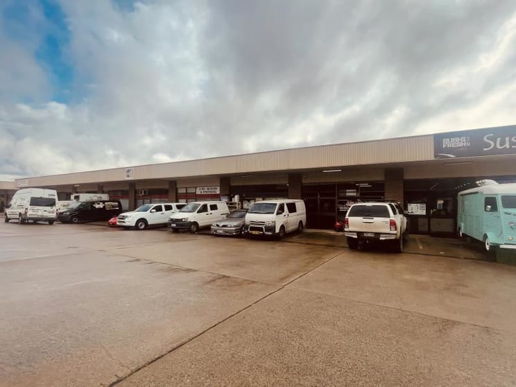 Click to view all images Unit 2/196 Gladstone Street Fyshwick ACT 2609 - Image 3
