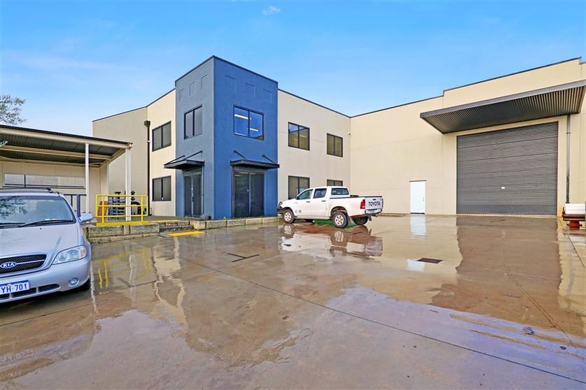 Click to view all images 13 Chullora Bend Jandakot WA 6164 - Image 1