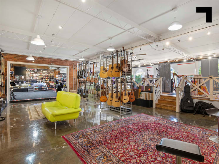 Click to view all images 1131 Burke Road Kew VIC 3101 - Image 3