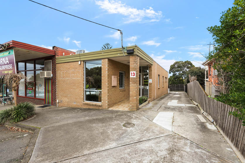Click to view all images 13 Essex Road Mount Waverley VIC 3149 - Image 2