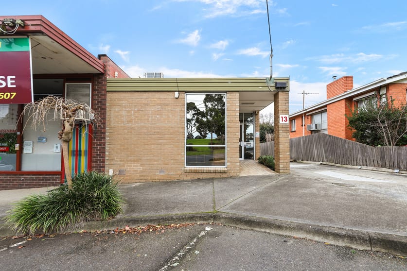 Click to view all images 13 Essex Road Mount Waverley VIC 3149 - Image 1