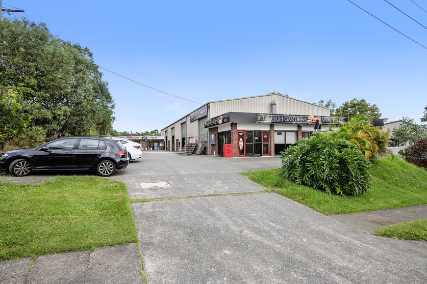 Click to view all images 5 Ern Harley Drive Burleigh Heads QLD 4220 - Image 4