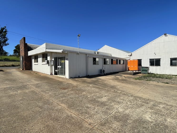 Click to view all images Tenancy 1/5-7 Wilkinson Street Harlaxton QLD 4350 - Image 2