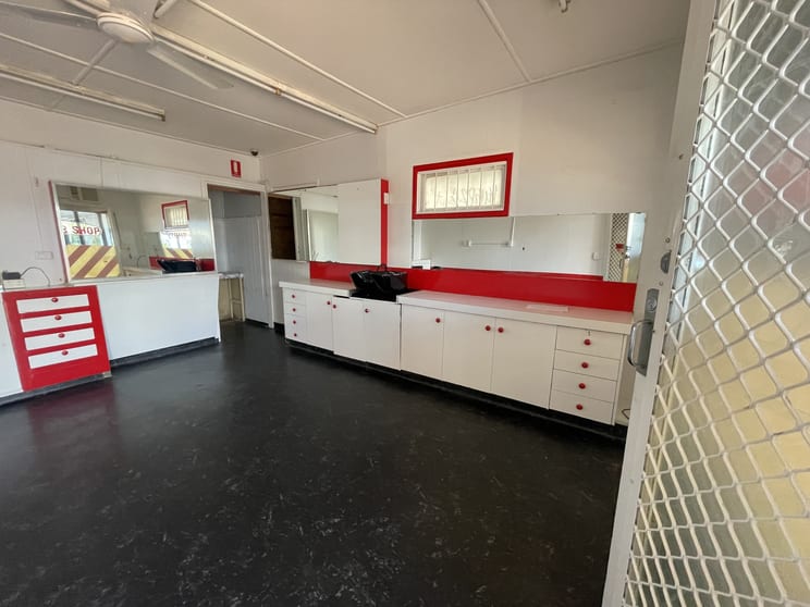 Click to view all images 4A/109 Bloomfield Street Cleveland QLD 4163 - Image 2