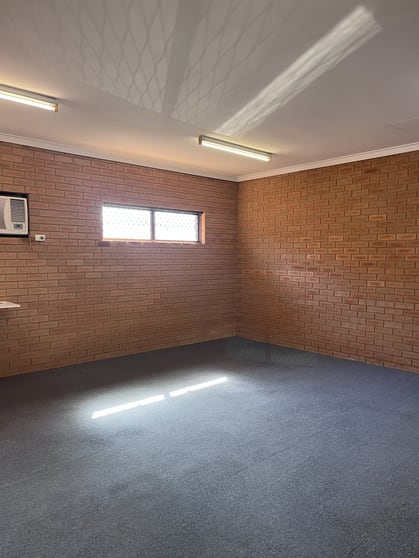 Click to view all images 4/2690 Albany Highway Kelmscott WA 6111 - Image 2
