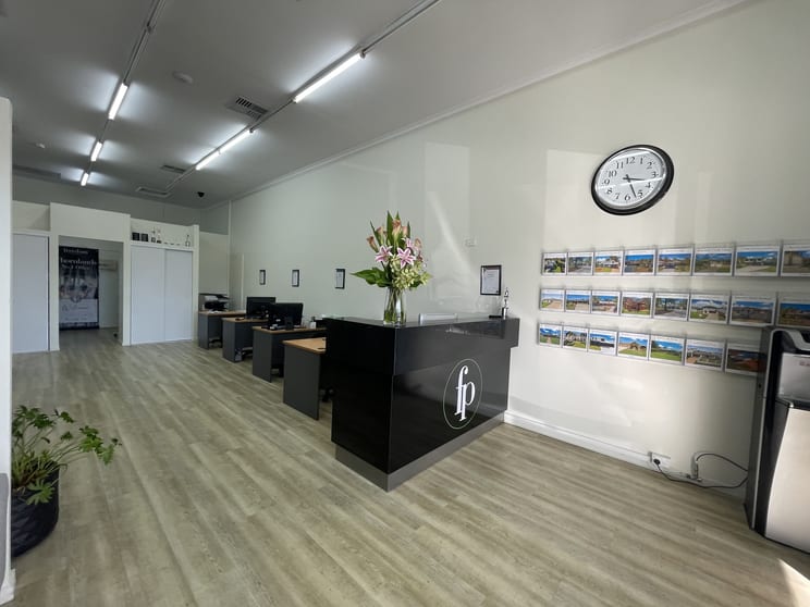 Click to view all images Shop F/51-55 Island Outlook Avenue Thornlands QLD 4164 - Image 3