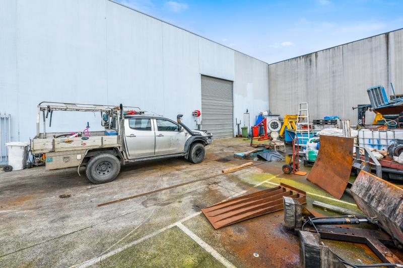 Click to view all images 4 Apoinga Street Dandenong South VIC 3175 - Image 3