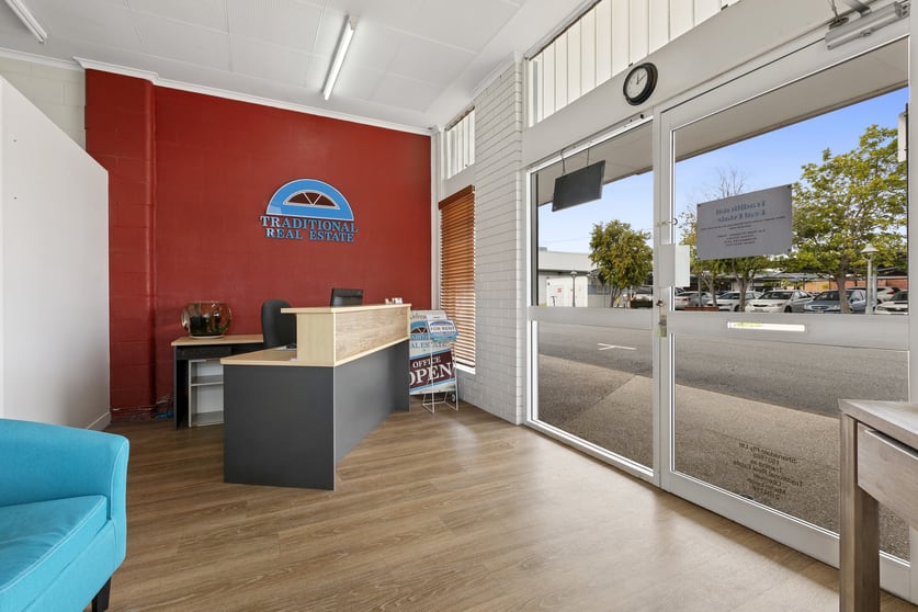 Click to view all images 3/129 Tingal Road Wynnum QLD 4178 - Image 3