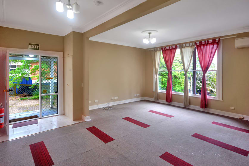 Click to view all images 2/71 Parke Street Katoomba NSW 2780 - Image 2
