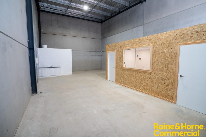 Click to view all images Unit 8/24 Houtman Street Wagga Wagga NSW 2650 - Image 2