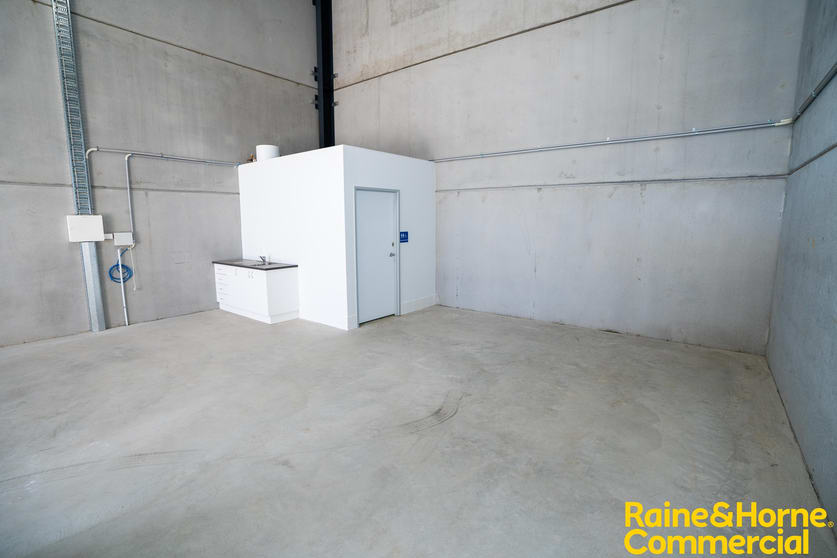 Click to view all images Unit 8/24 Houtman Street Wagga Wagga NSW 2650 - Image 3