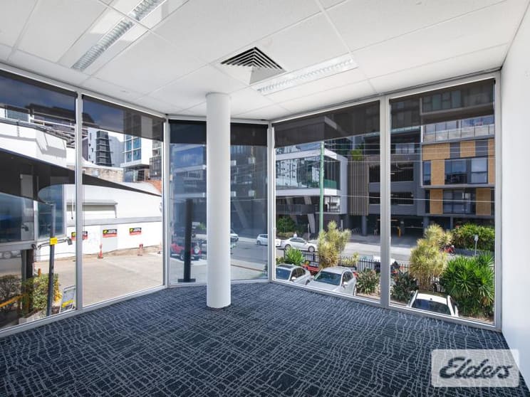 Click to view all images 23 Stratton Street Newstead QLD 4006 - Image 2