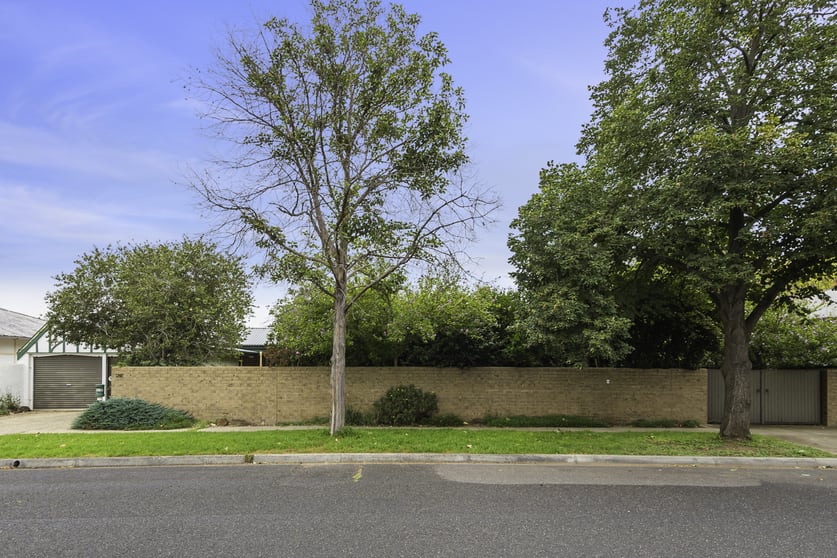 Click to view all images 1 Waddell Street Bacchus Marsh VIC 3340 - Image 3