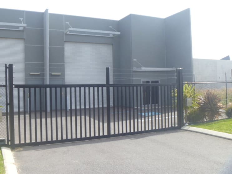 Click to view all images Unit 3 32 Erceg Road Yangebup WA 6164 - Image 2