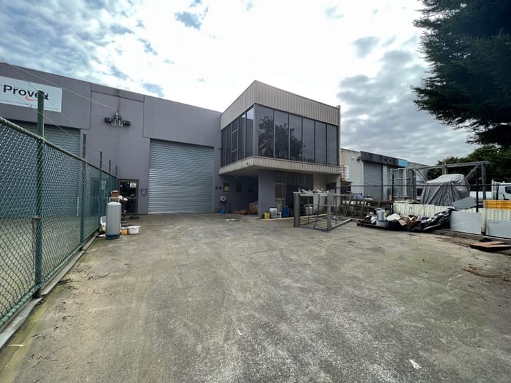 Click to view all images 2/9 Superior Drive Dandenong South VIC 3175 - Image 1