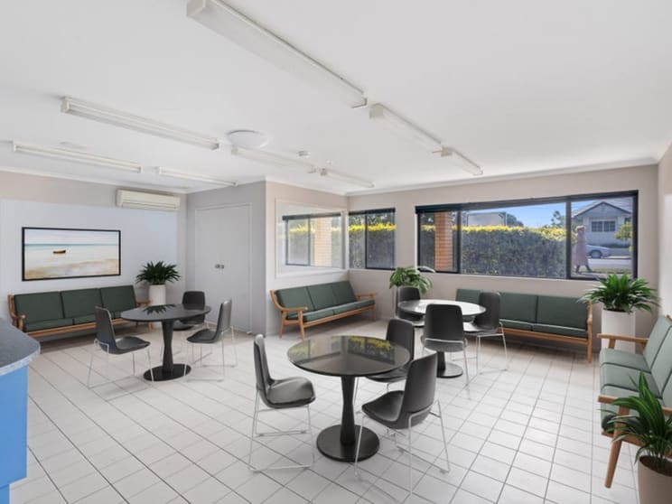 Click to view all images 124 Brighton Road Sandgate QLD 4017 - Image 3