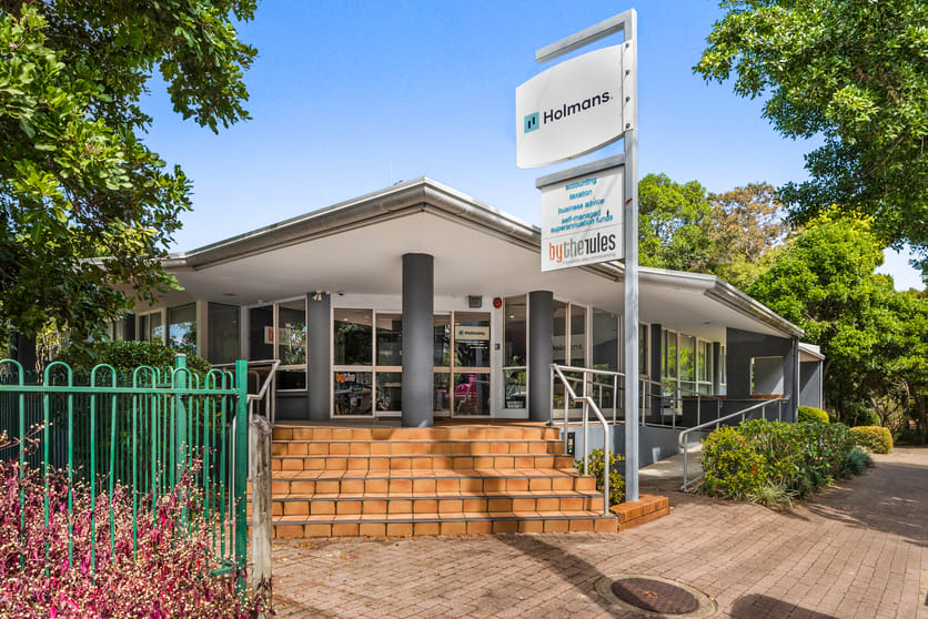 Click to view all images 97 Noosa Drive Noosa Heads QLD 4567 - Image 2