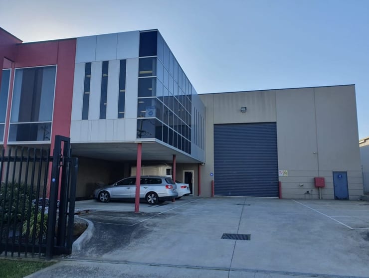 Click to view all images 32 Damosh Avenue Carrum Downs VIC 3201 - Image 1