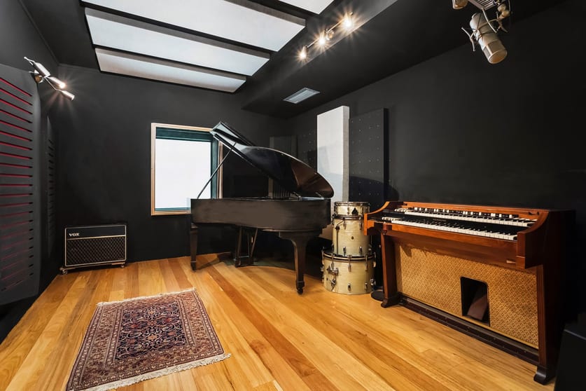 Click to view all images Mont Albert North VIC 3129 - Image 2