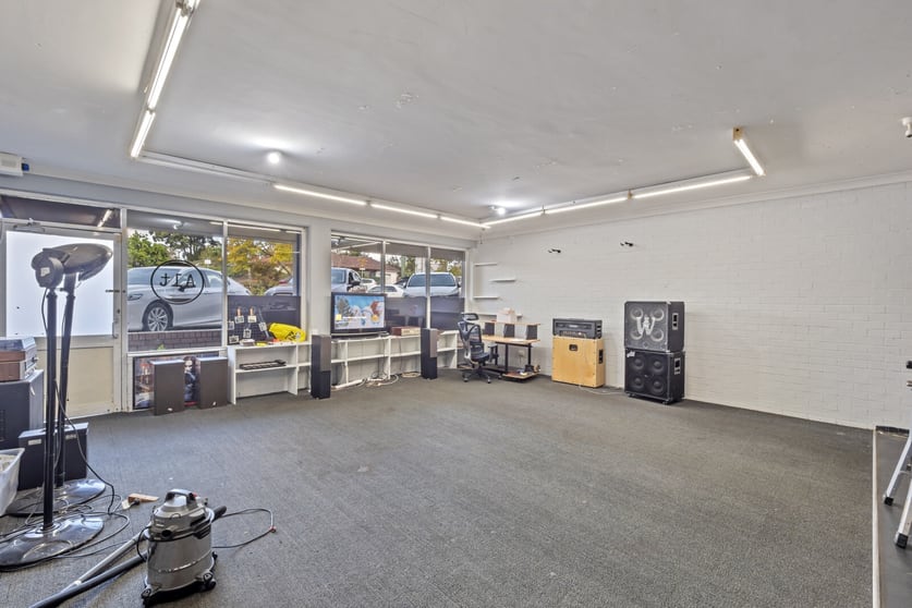 Click to view all images 36 Johnson Avenue Seven Hills NSW 2147 - Image 3