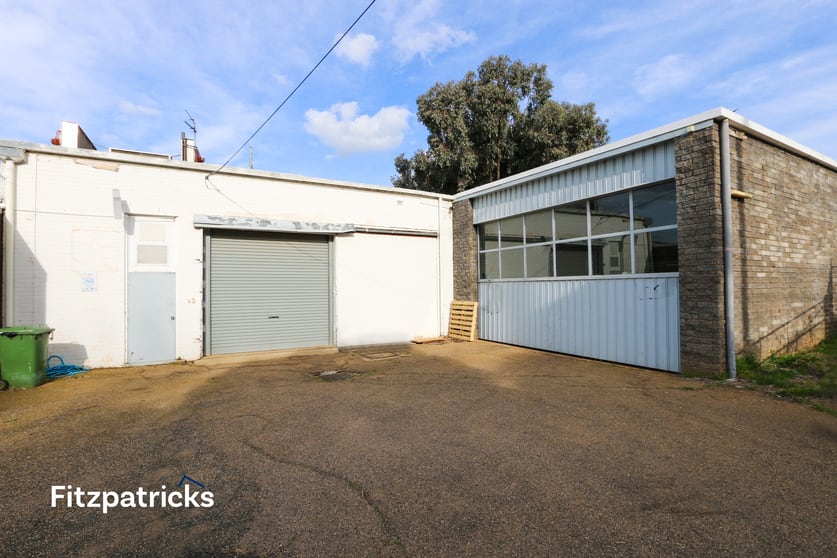 Click to view all images Rear Garage/194-206 Lake Albert Road Wagga Wagga NSW 2650 - Image 1