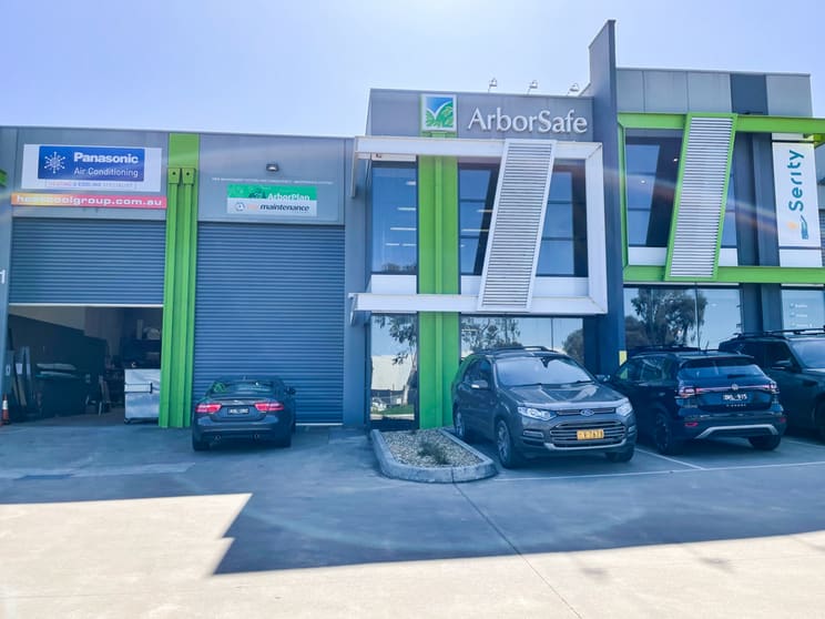 Click to view all images 73 Watt Road Mornington VIC 3931 - Image 2