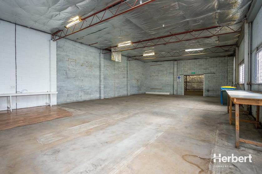 Click to view all images 1/326 COMMERCIAL STREET WEST Mount Gambier SA 5290 - Image 3