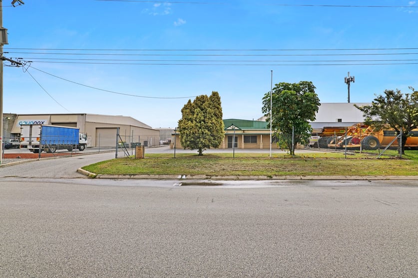Click to view all images 133 Chisholm Crescent Kewdale WA 6105 - Image 1