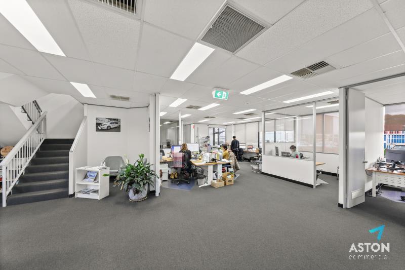Click to view all images 25 Kingsley Close Rowville VIC 3178 - Image 2