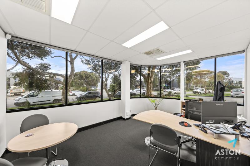 Click to view all images 25 Kingsley Close Rowville VIC 3178 - Image 3