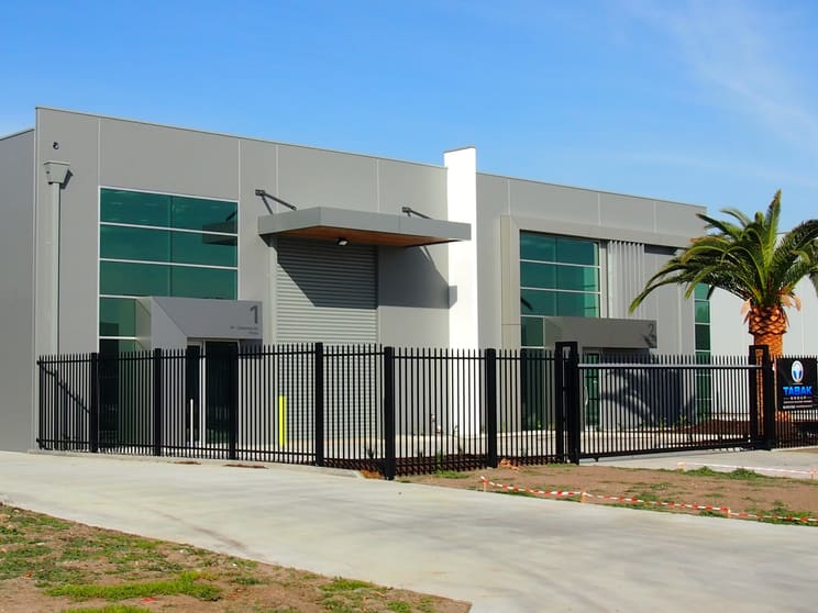 Click to view all images 6/14 Commercial Drive Pakenham VIC 3810 - Image 2