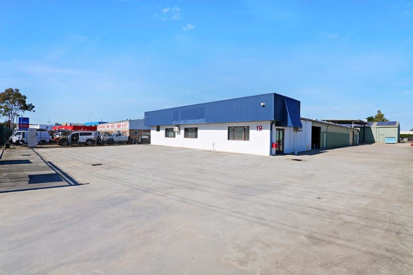 19 Stebbing Road Maddington WA 6109 - Image 1