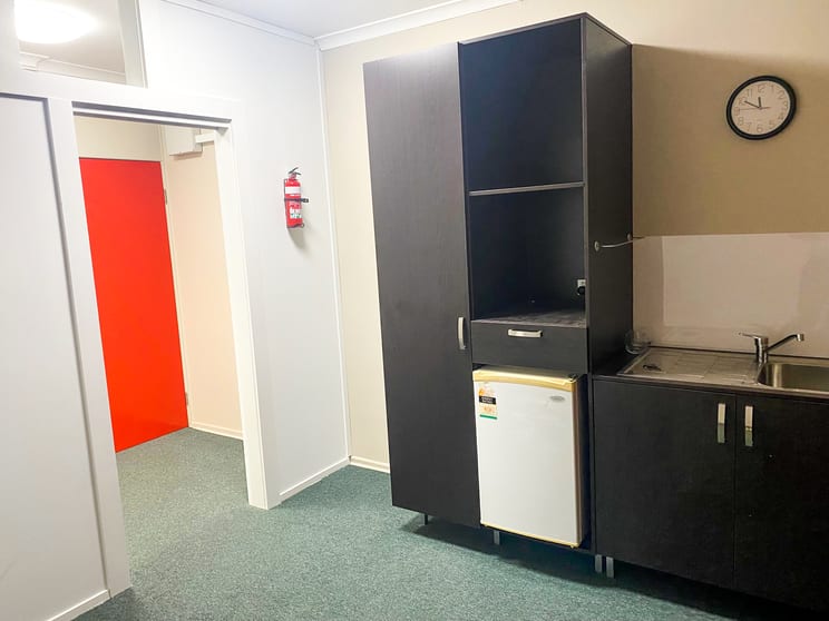 Click to view all images Suite 6/5 Davenport Street Southport QLD 4215 - Image 3