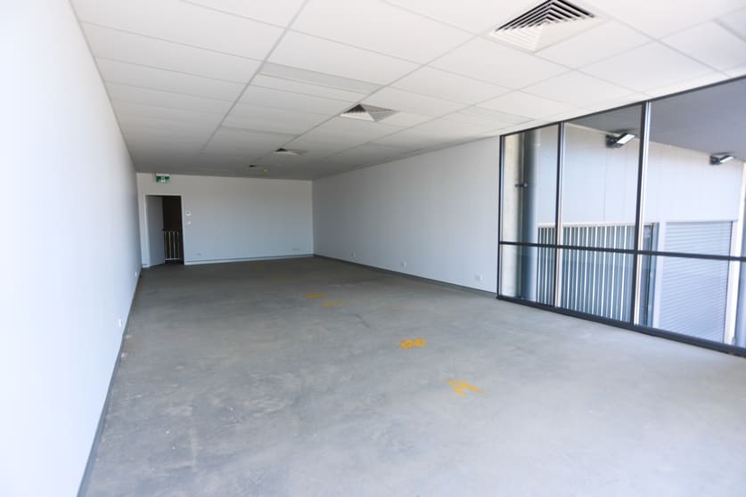 Click to view all images 3/10 Coombes Drive Penrith NSW 2750 - Image 3