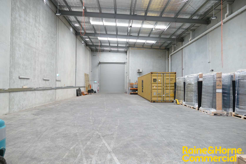 Click to view all images 1/19 York Road Ingleburn NSW 2565 - Image 3