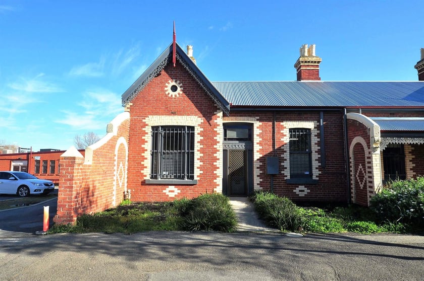 Click to view all images 10 Garsed Street Bendigo VIC 3550 - Image 1