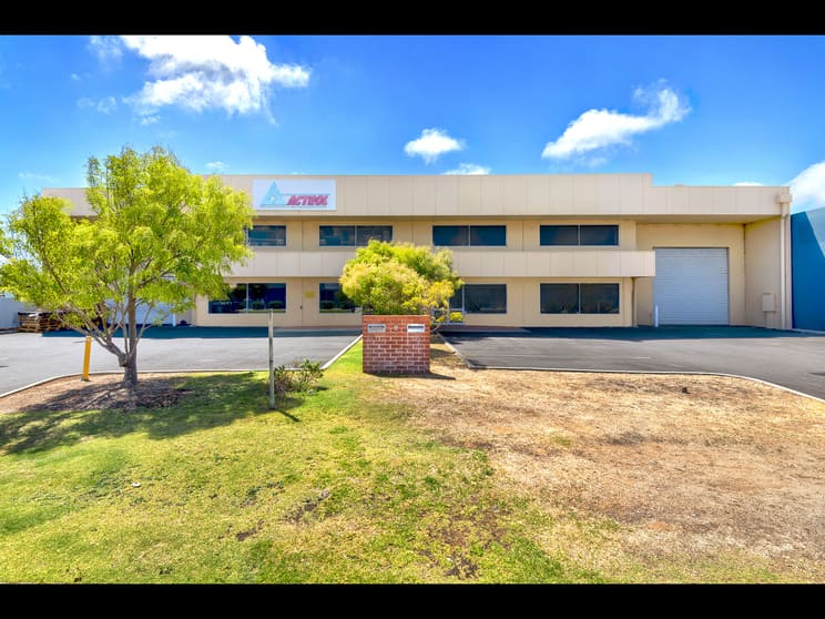 Click to view all images Unit 2/9 Mackinnon Way East Bunbury WA 6230 - Image 2