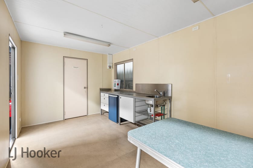 Click to view all images 32-34 Stock Road Cavan SA 5094 - Image 2